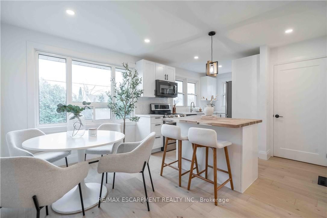 Detached House for sale at 67 Toby Crescent, Hamilton, Ontario, L8T 2N9 - Huntington - MLS: X12993046