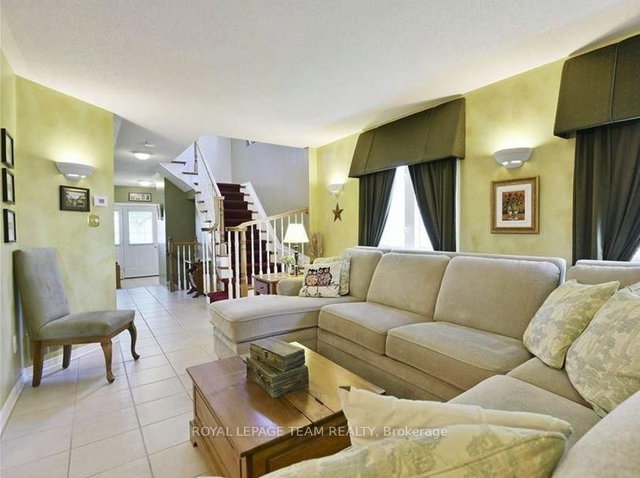 32 RIVERSTONE Drive N