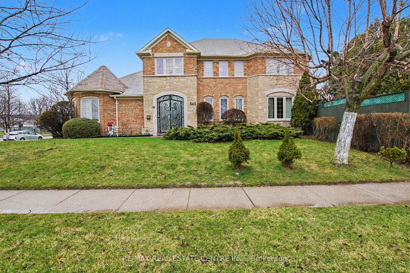 home for sale on 342 Saginaw Pkwy