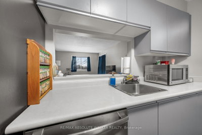 250 BRITTANY Drive • #318 • Ottawa, ON photo 8