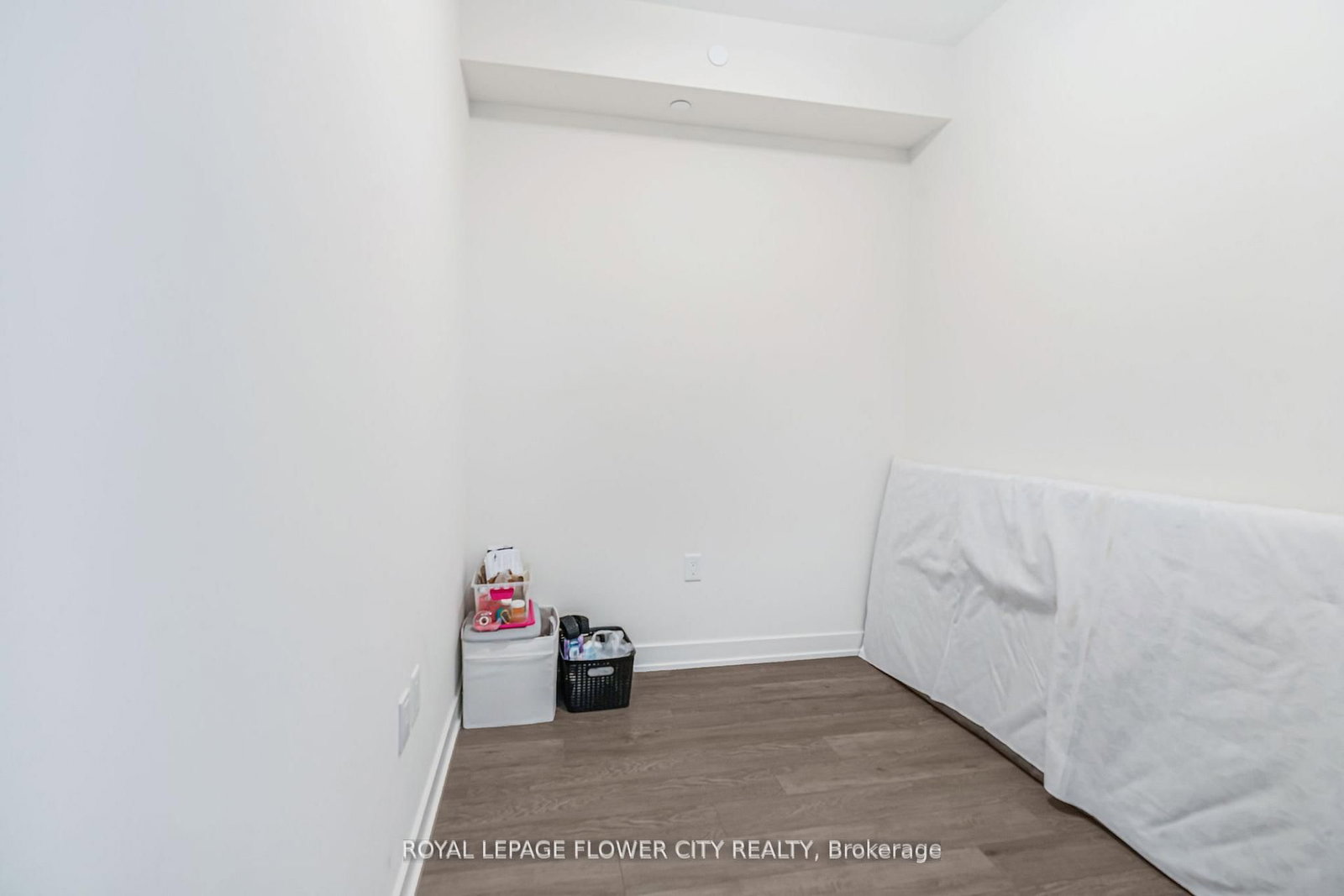 Condo for sale at 907-212 King William Street, Hamilton, Ontario, L8R 0A7 - Beasley - MLS: X12993588