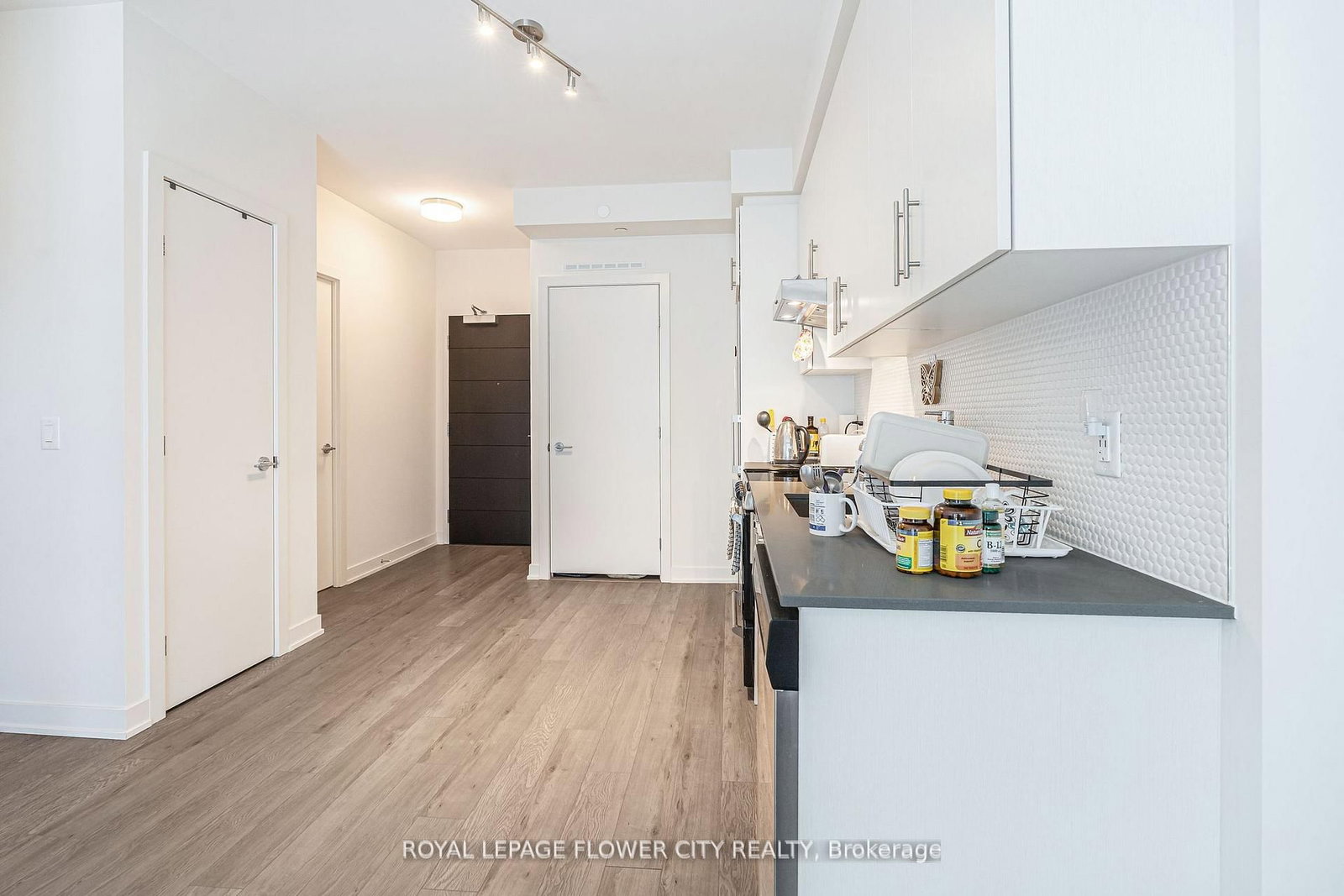 Condo for sale at 907-212 King William Street, Hamilton, Ontario, L8R 0A7 - Beasley - MLS: X12993588