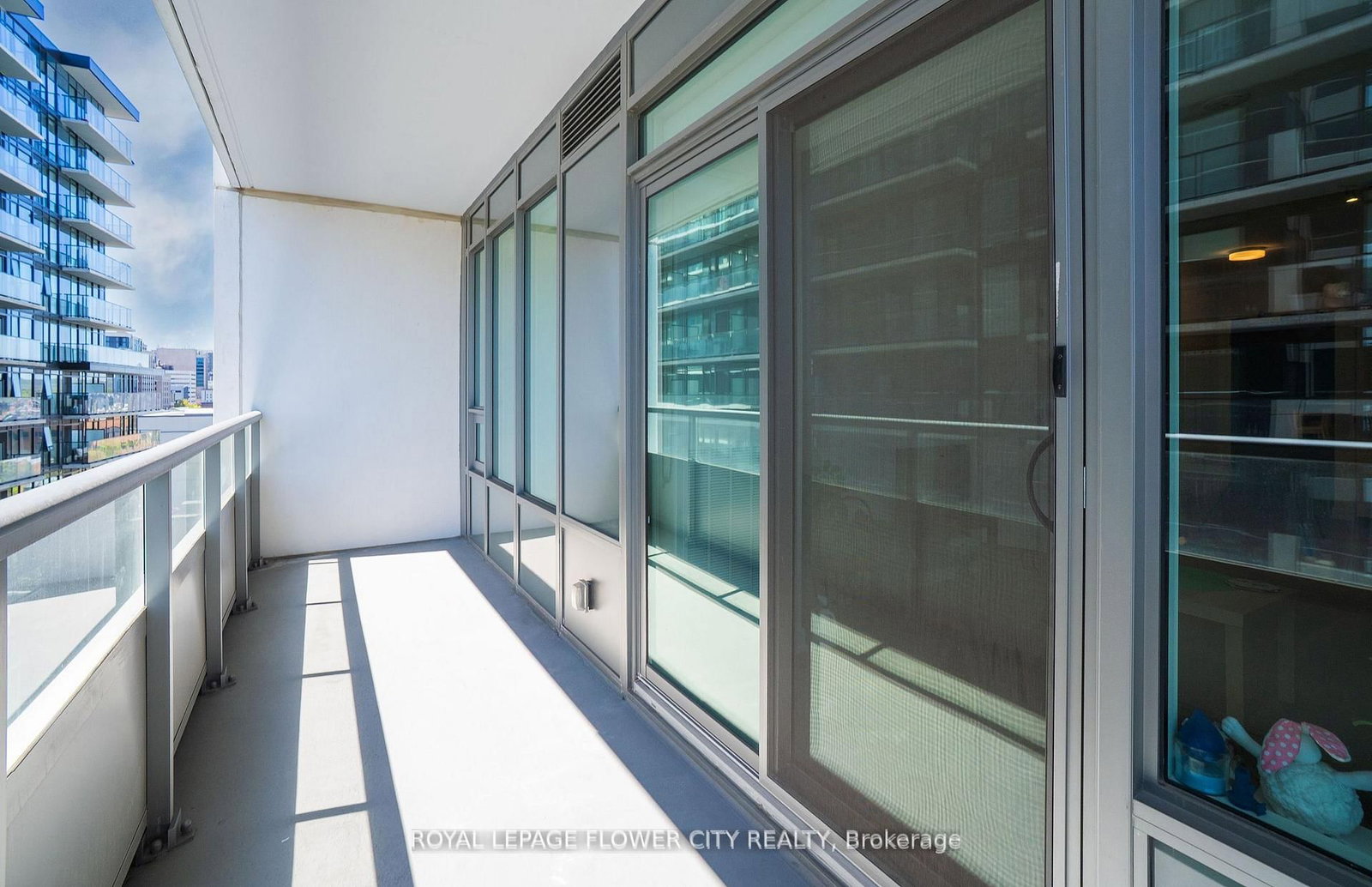 Condo for sale at 907-212 King William Street, Hamilton, Ontario, L8R 0A7 - Beasley - MLS: X12993588