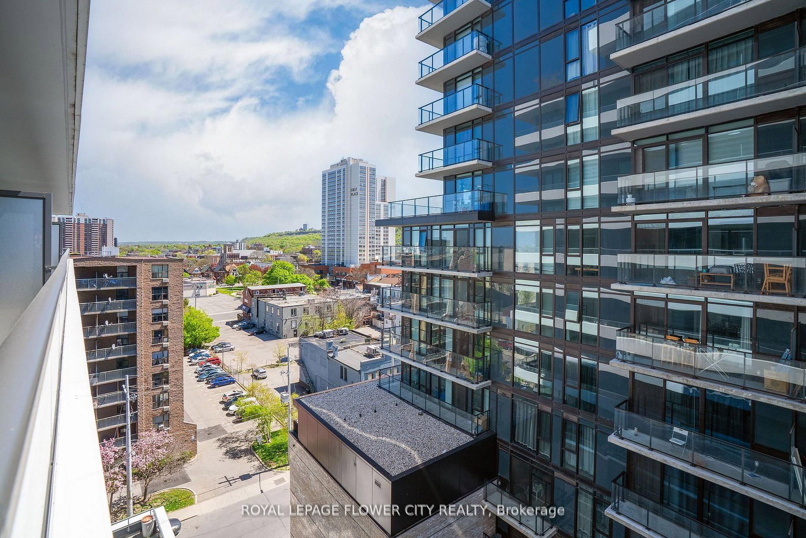 Condo for sale at 907-212 King William Street, Hamilton, Ontario, L8R 0A7 - Beasley - MLS: X12993588