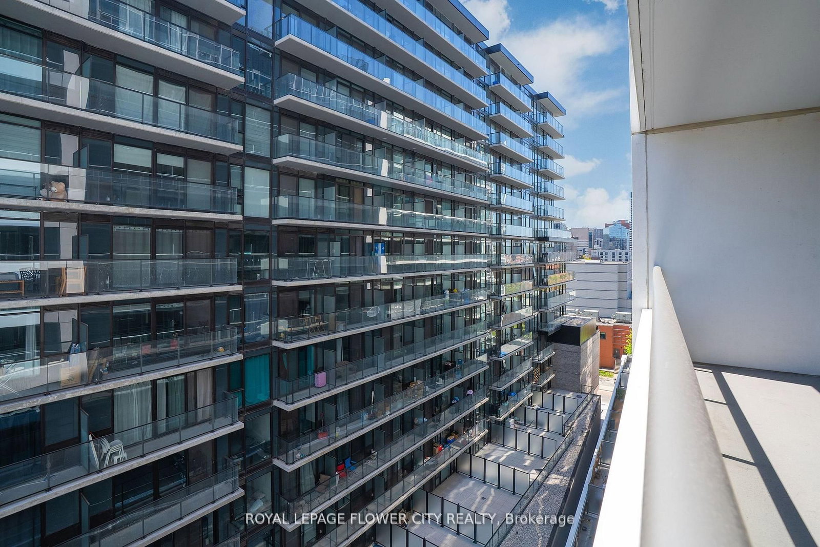 Condo for sale at 907-212 King William Street, Hamilton, Ontario, L8R 0A7 - Beasley - MLS: X12993588