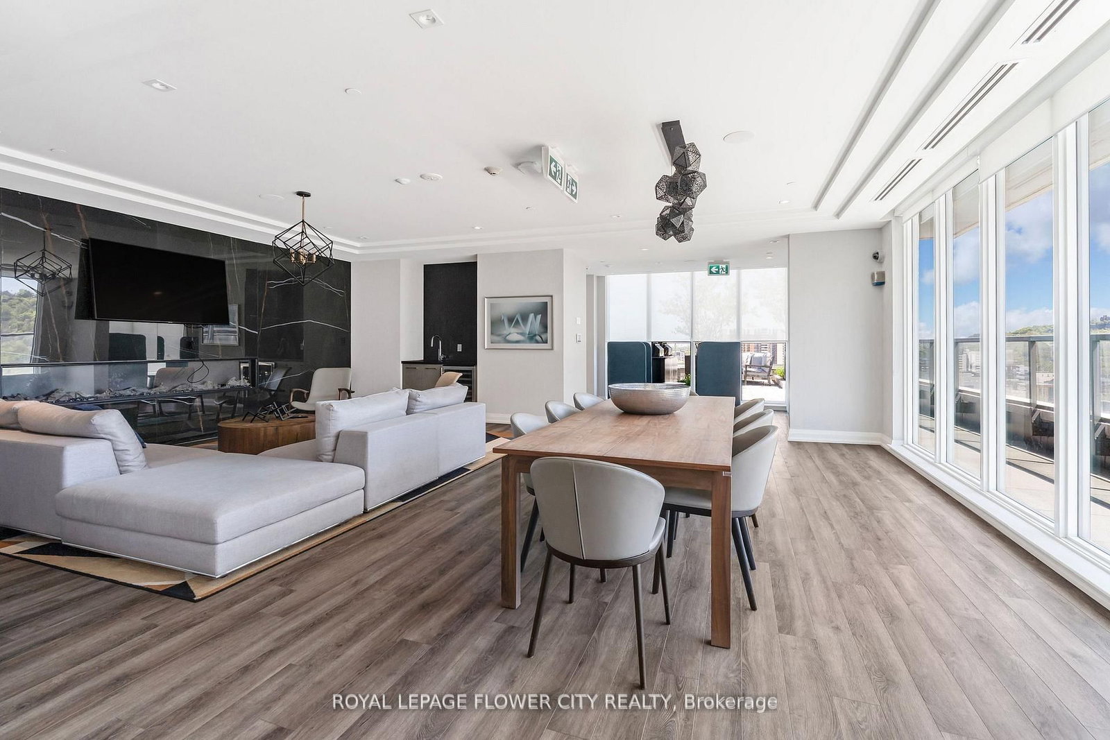 Condo for sale at 907-212 King William Street, Hamilton, Ontario, L8R 0A7 - Beasley - MLS: X12993588