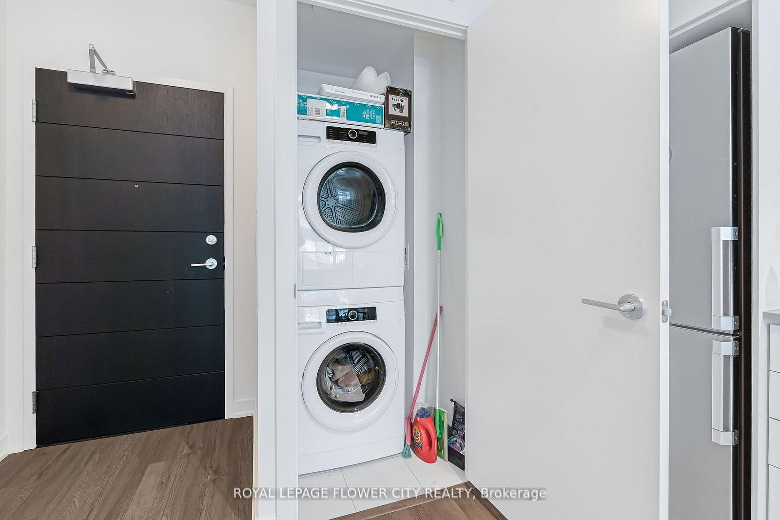 Condo for sale at 907-212 King William Street, Hamilton, Ontario, L8R 0A7 - Beasley - MLS: X12993588