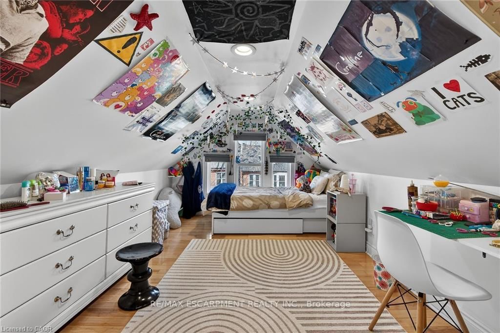 Detached House for sale at 179 Burris Street, Hamilton, Ontario, L8M 2J7 - St. Clair - MLS: X12993718