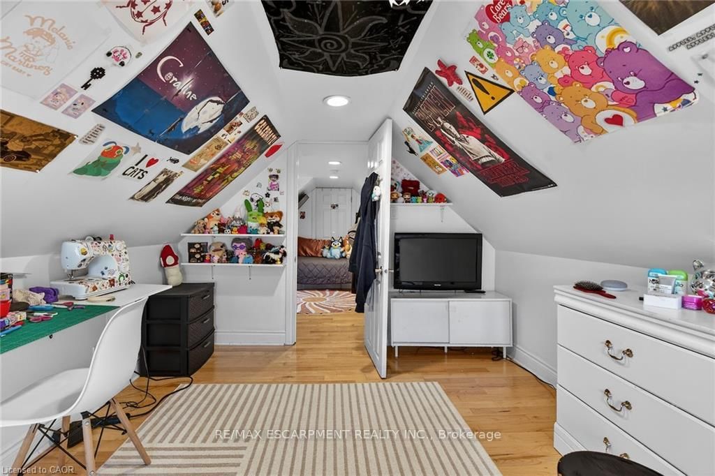 Detached House for sale at 179 Burris Street, Hamilton, Ontario, L8M 2J7 - St. Clair - MLS: X12993718