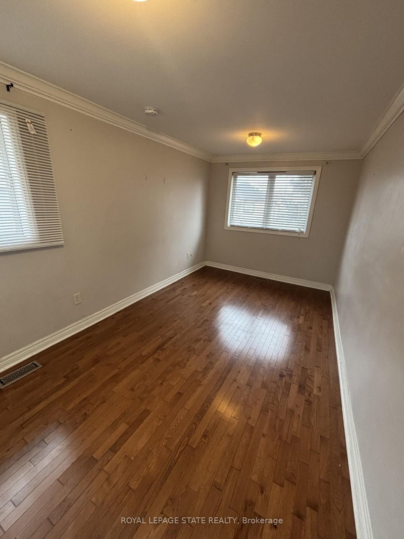 205 Ivon Ave, Hamilton, L8H 5S9 | Image 2