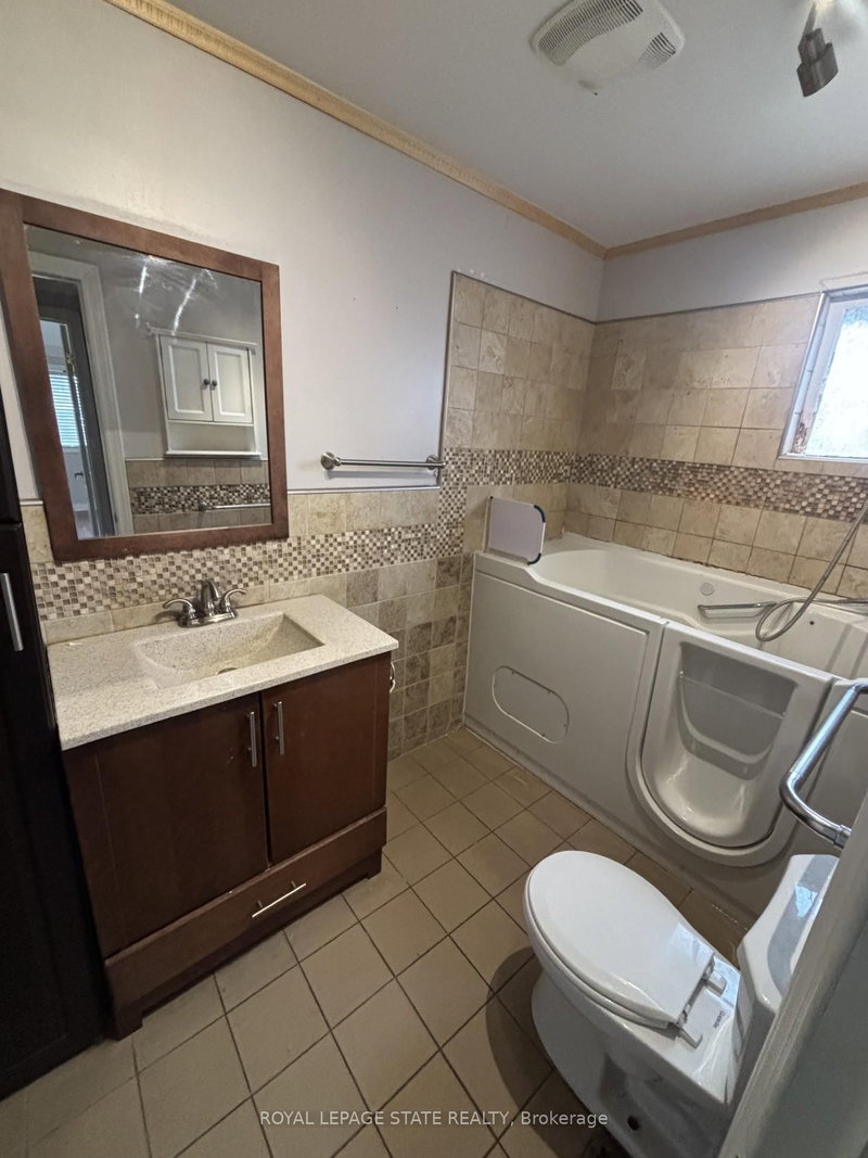 205 Ivon Ave, Hamilton, L8H 5S9 | Image 3