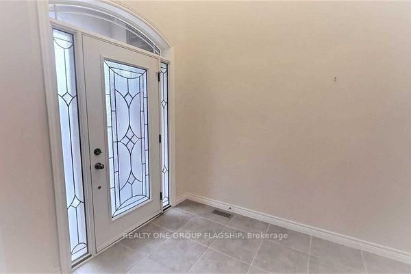 15 Sasha Crt, Hamilton, L8E 0A3 | Image 2