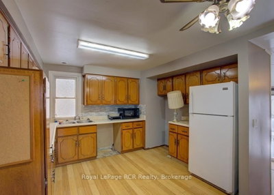 34 N George Street • West Grey, ON photo 9