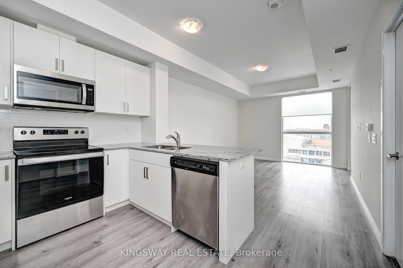 60 Charles Street W, Unit 801 - Photo 14
