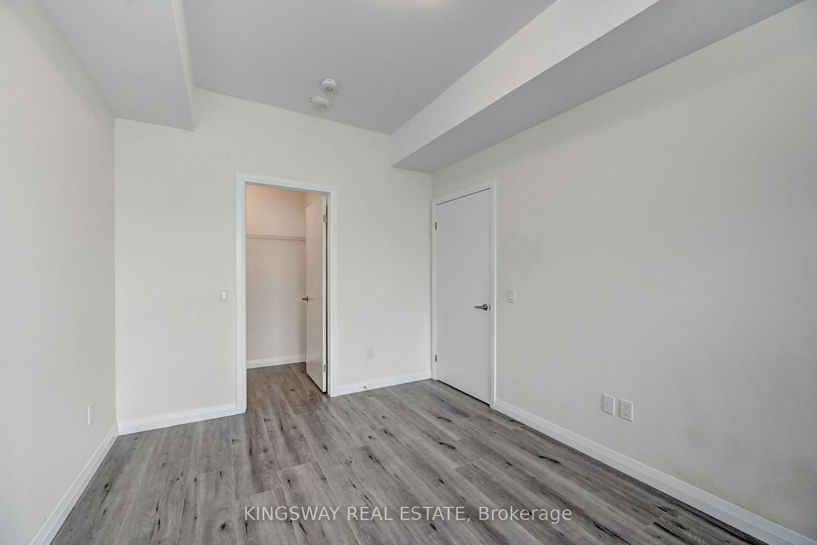60 Charles Street W, Unit 801 - Photo 18