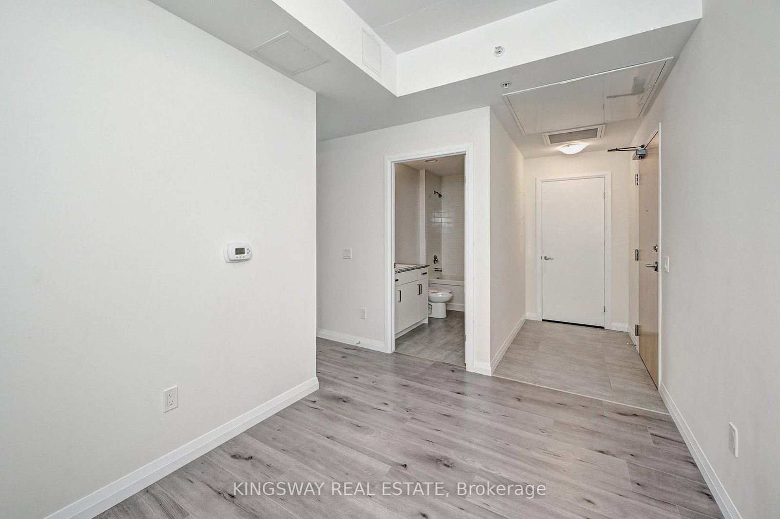 60 Charles Street W, Unit 801 - Photo 21
