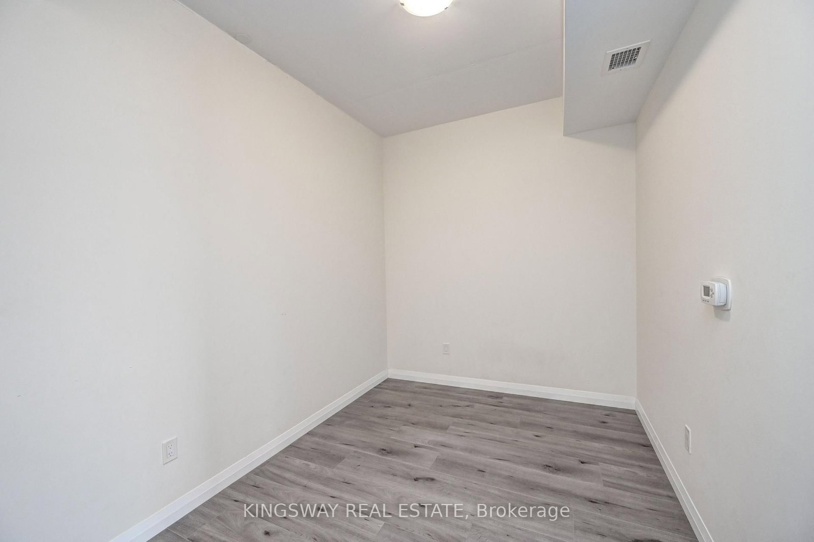 60 Charles Street W, Unit 801 - Photo 23
