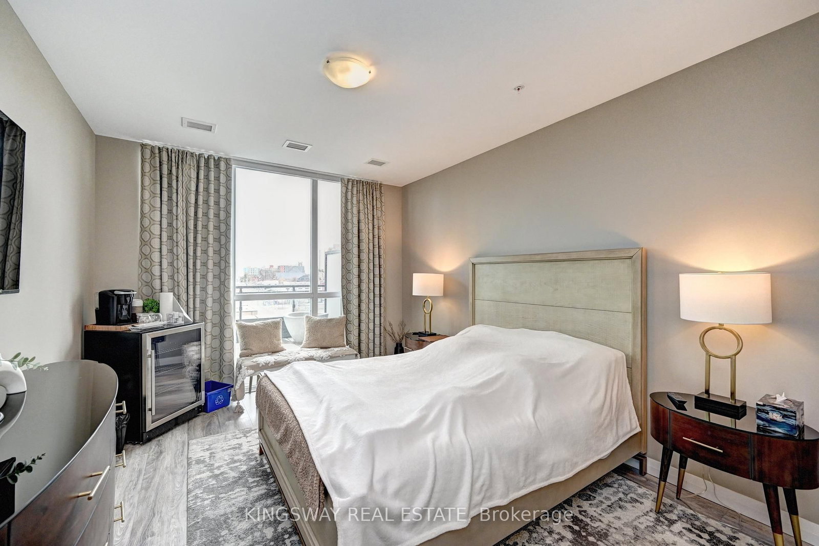 60 Charles Street W, Unit 801 - Photo 25