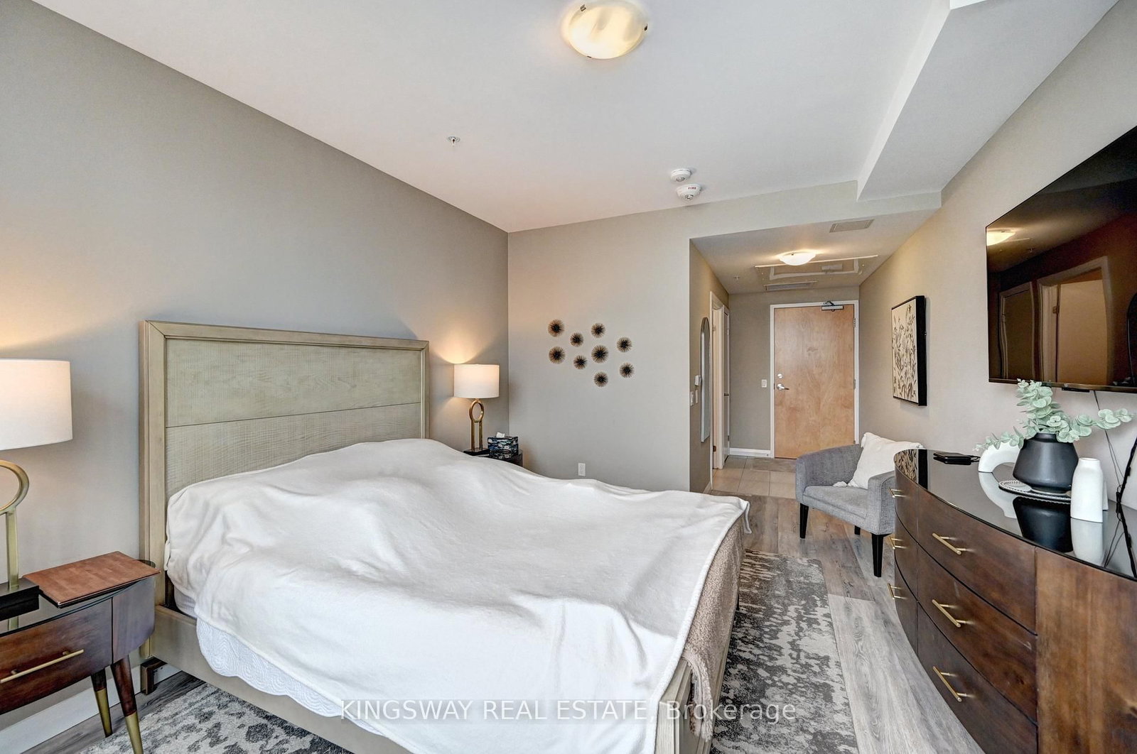 60 Charles Street W, Unit 801 - Photo 26