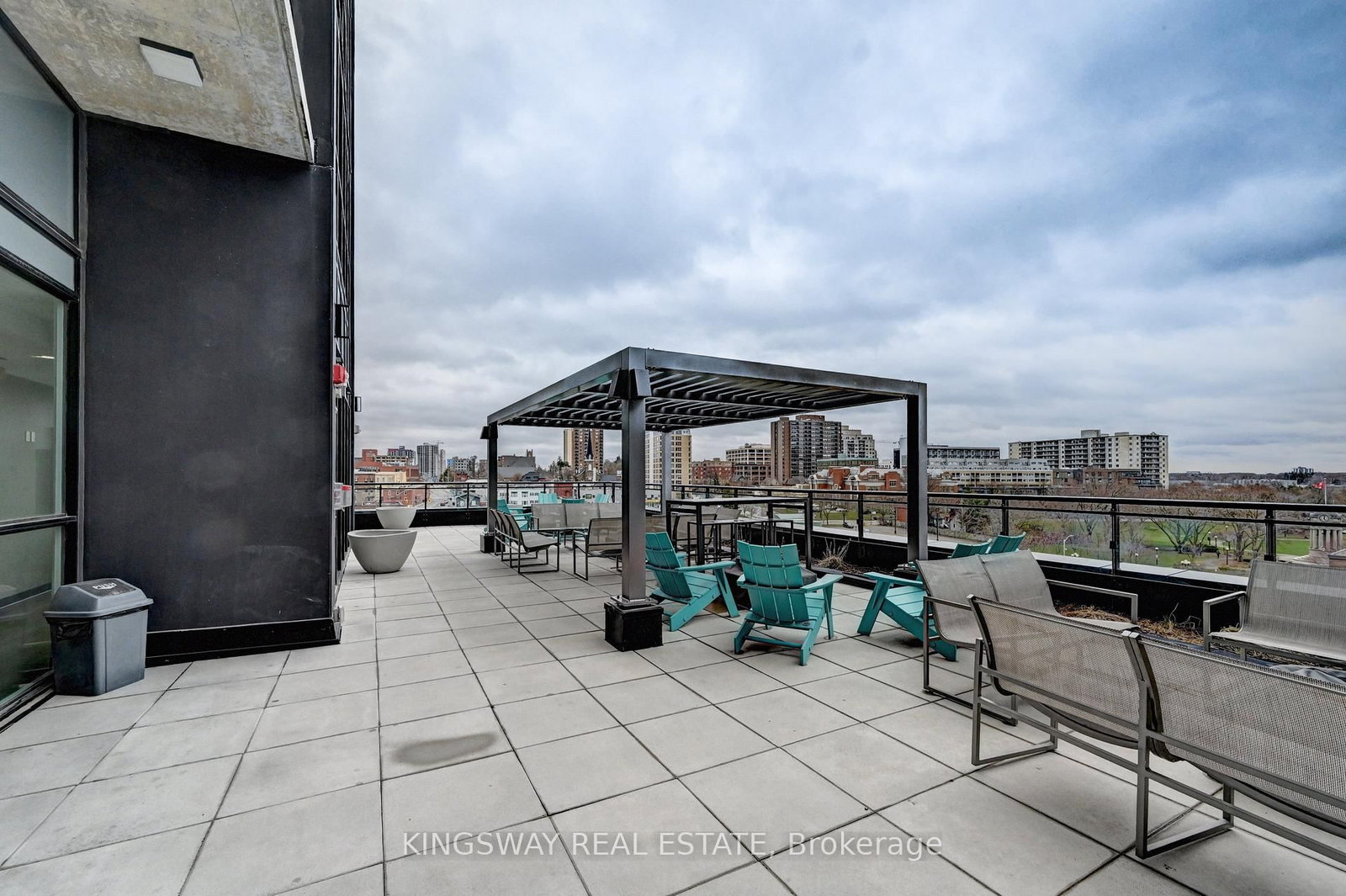 60 Charles Street W, Unit 801 - Photo 28