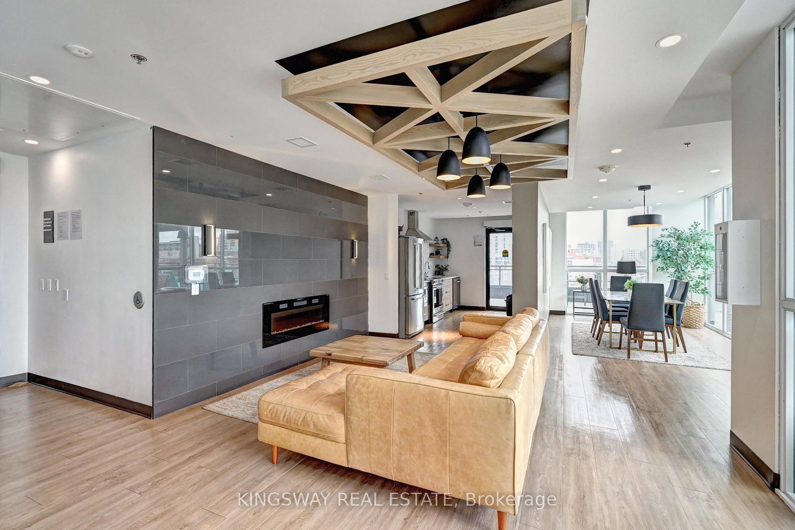 60 Charles Street W, Unit 801 - Photo 32