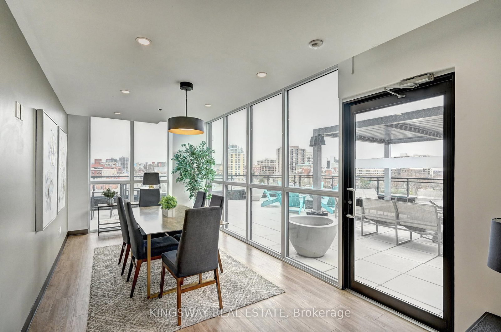 60 Charles Street W, Unit 801 - Photo 33