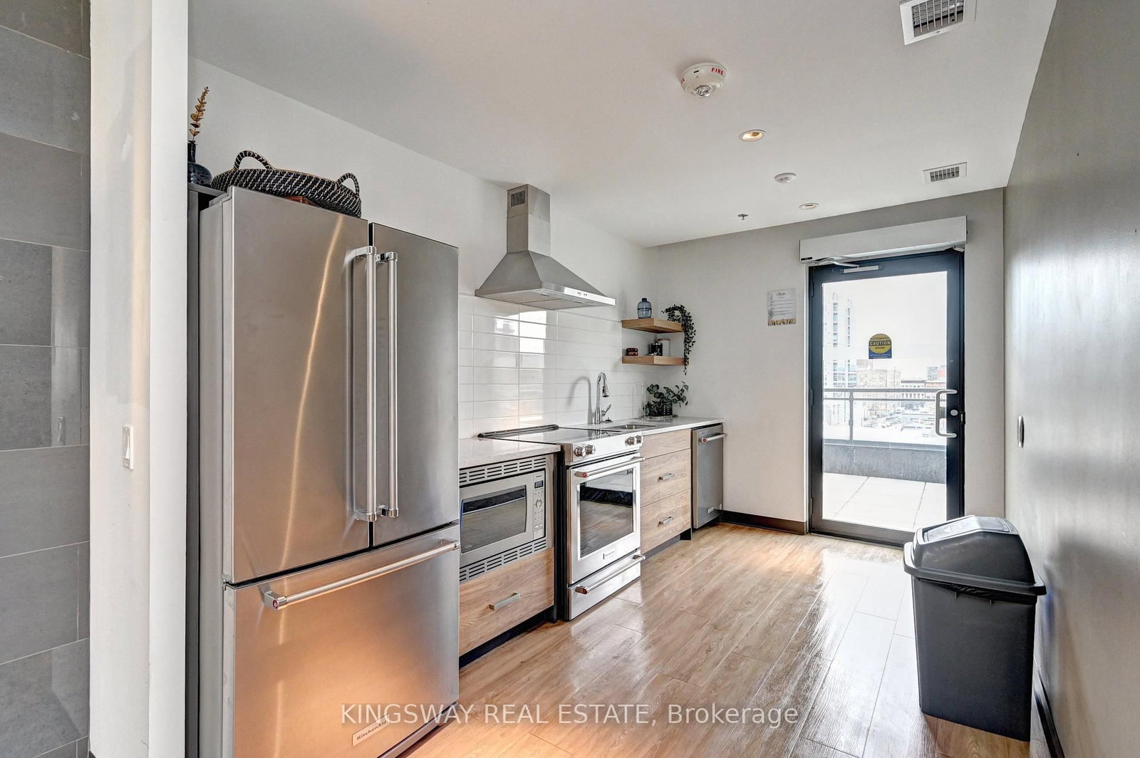 60 Charles Street W, Unit 801 - Photo 34