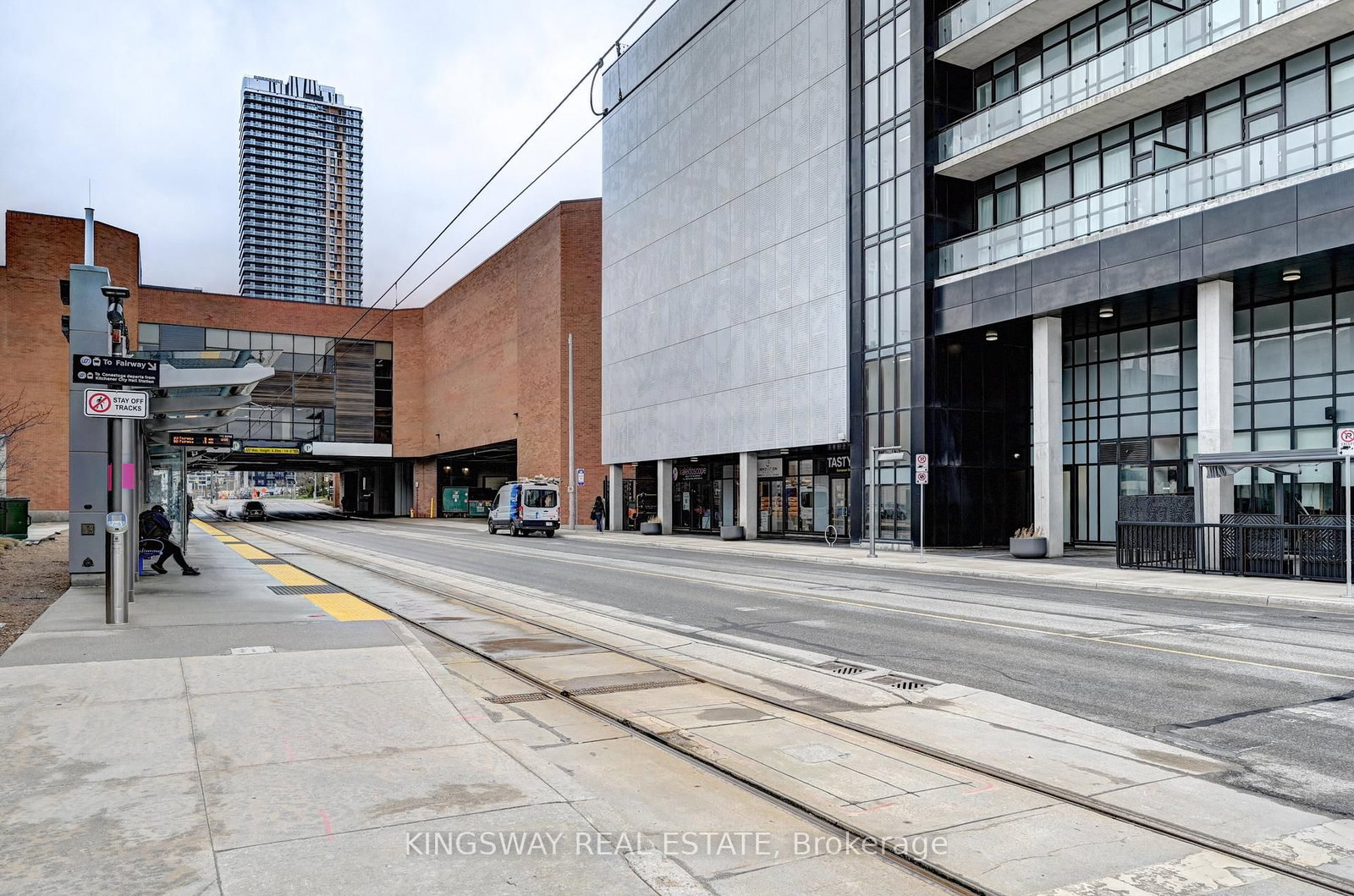 60 Charles Street W, Unit 801 - Photo 35