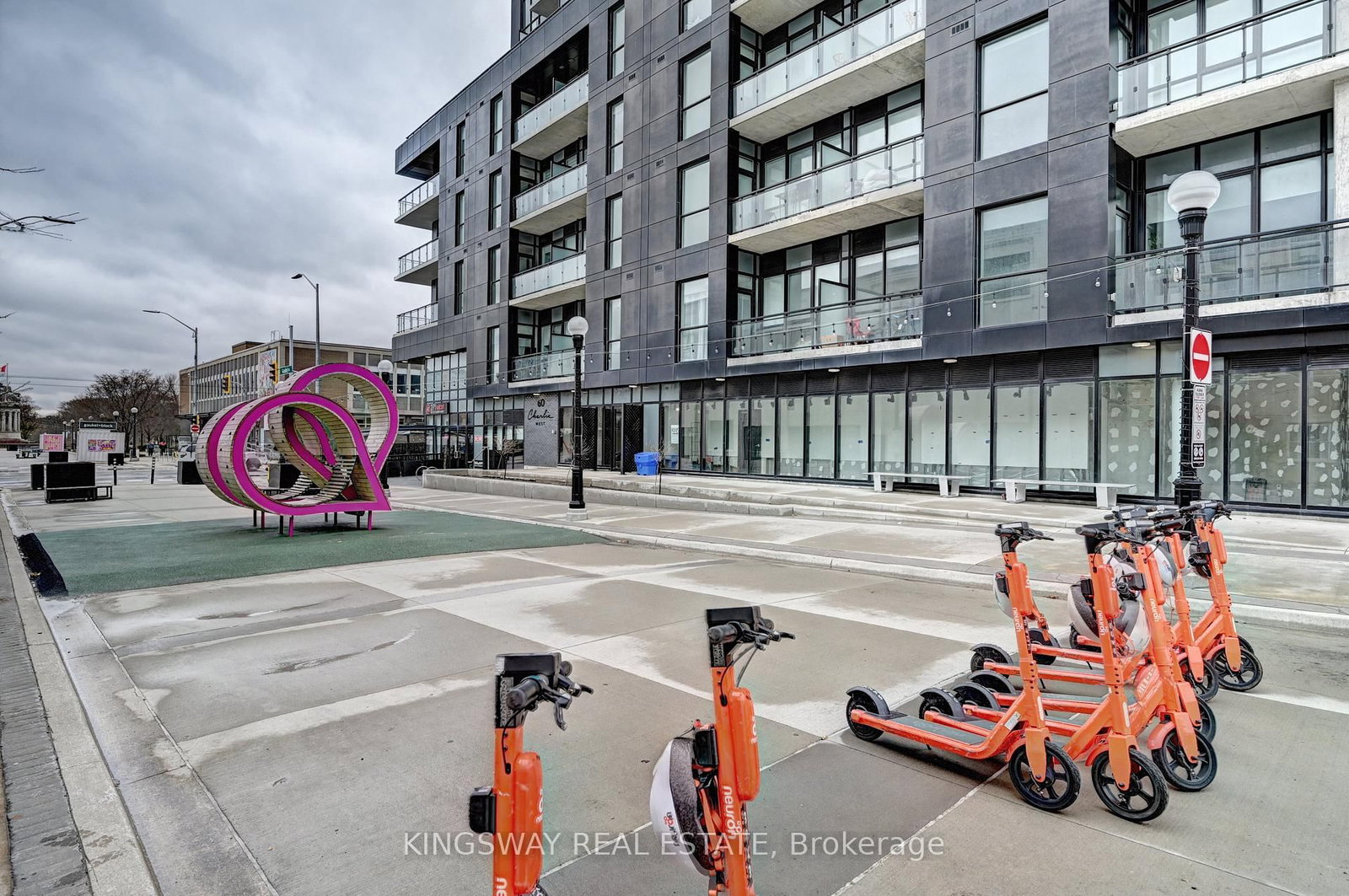 60 Charles Street W, Unit 801 - Photo 36