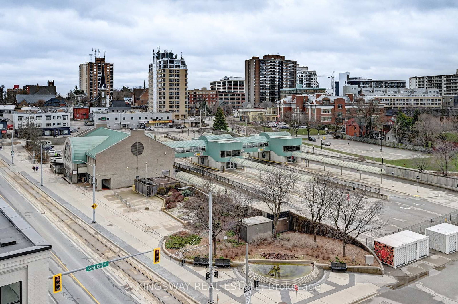 60 Charles Street W, Unit 801 - Photo 37