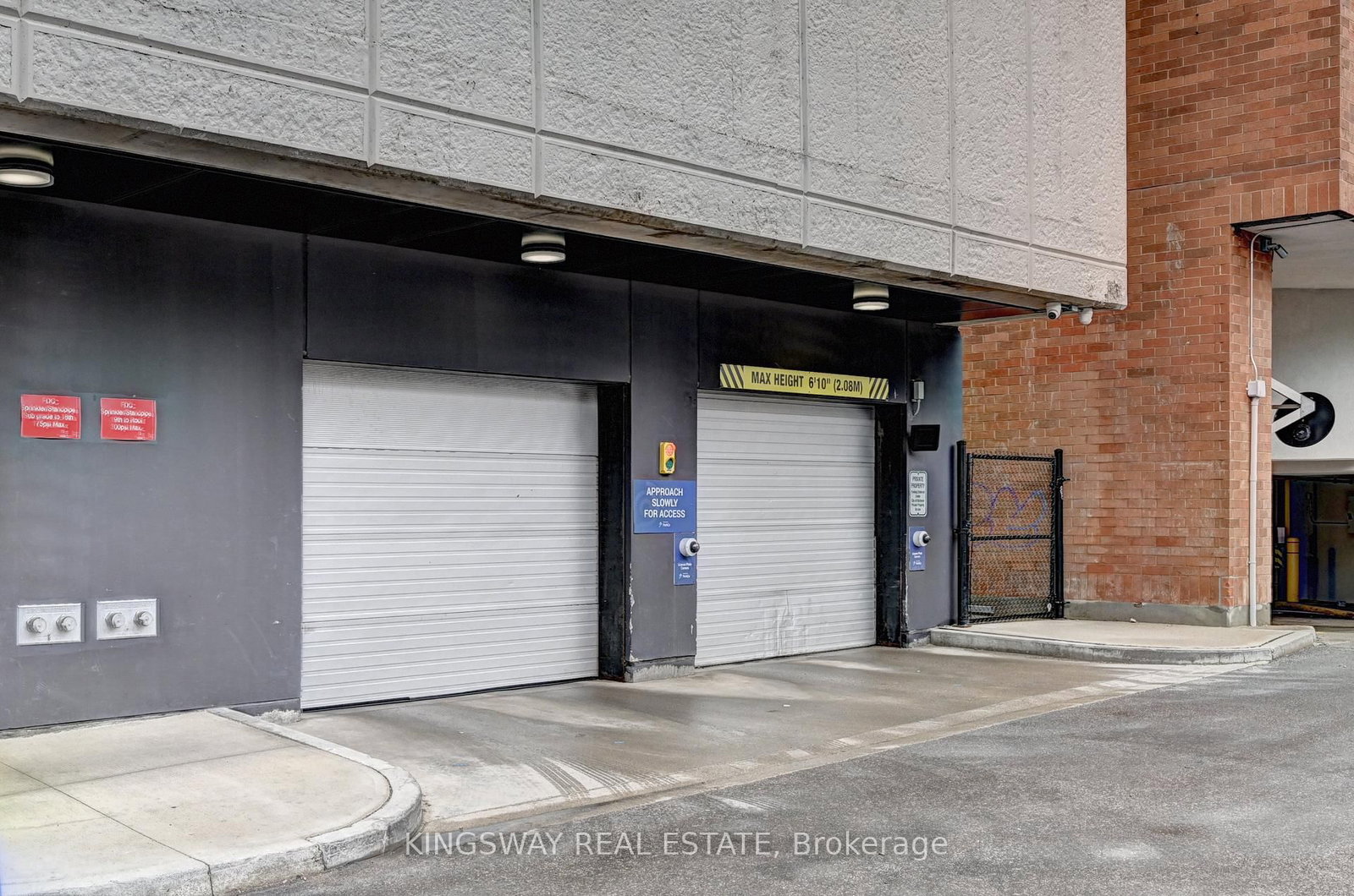 60 Charles Street W, Unit 801 - Photo 38