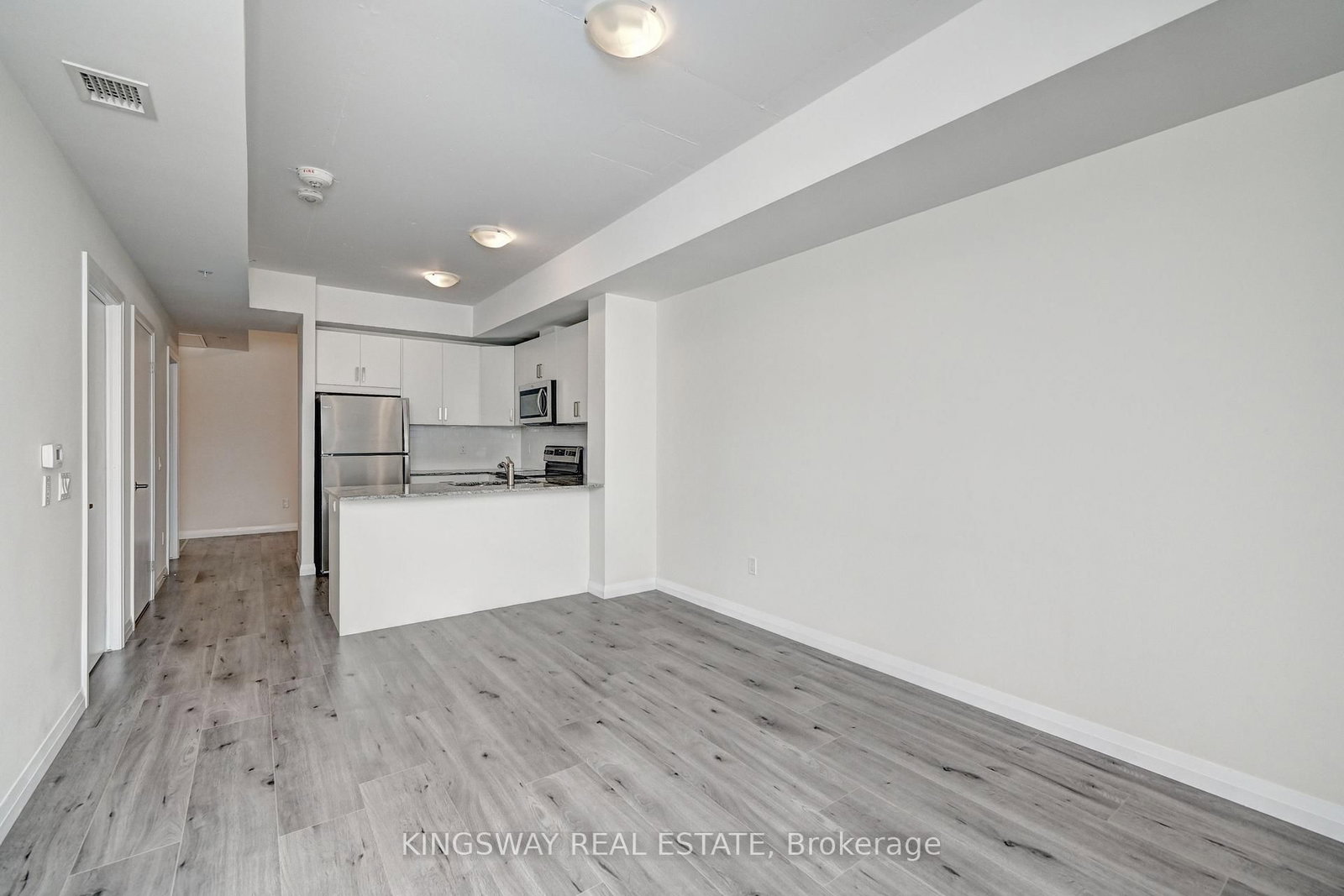 60 Charles Street W, Unit 801 - Photo 9