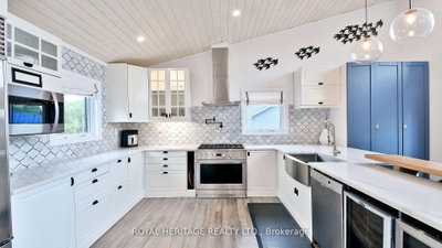 9 Hunts Line Road — more photos