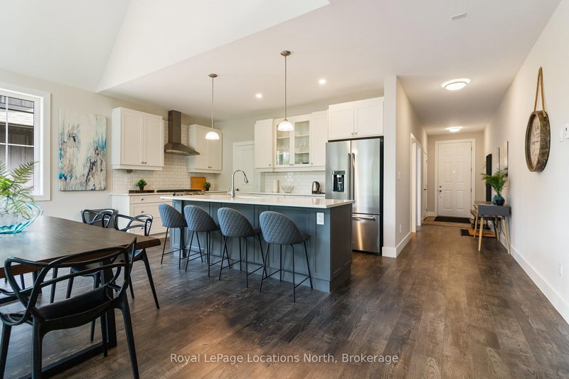 158 Courtland St, Blue Mountains, L9Y 4E2 | Image 3