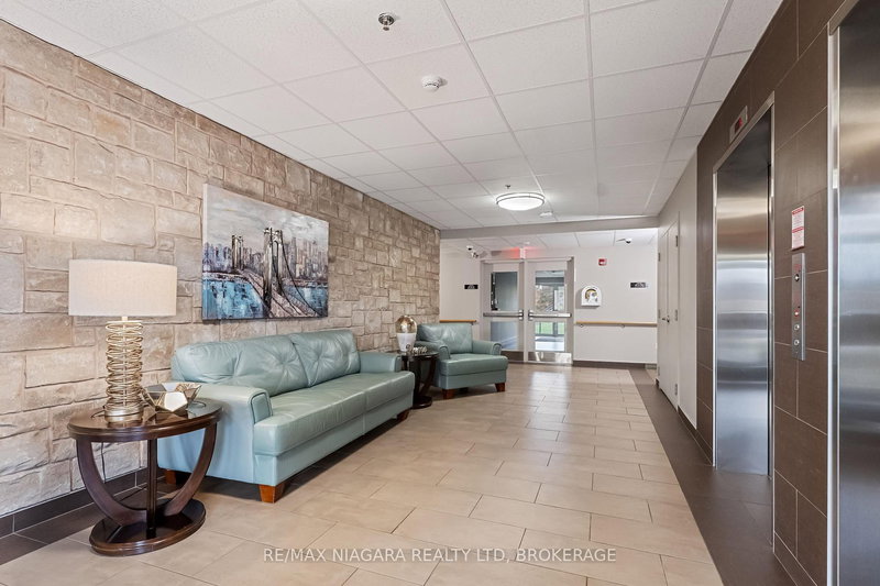 202 - 141 Vansickle Rd, St. Catharines, L2S 0E5 | Image 2