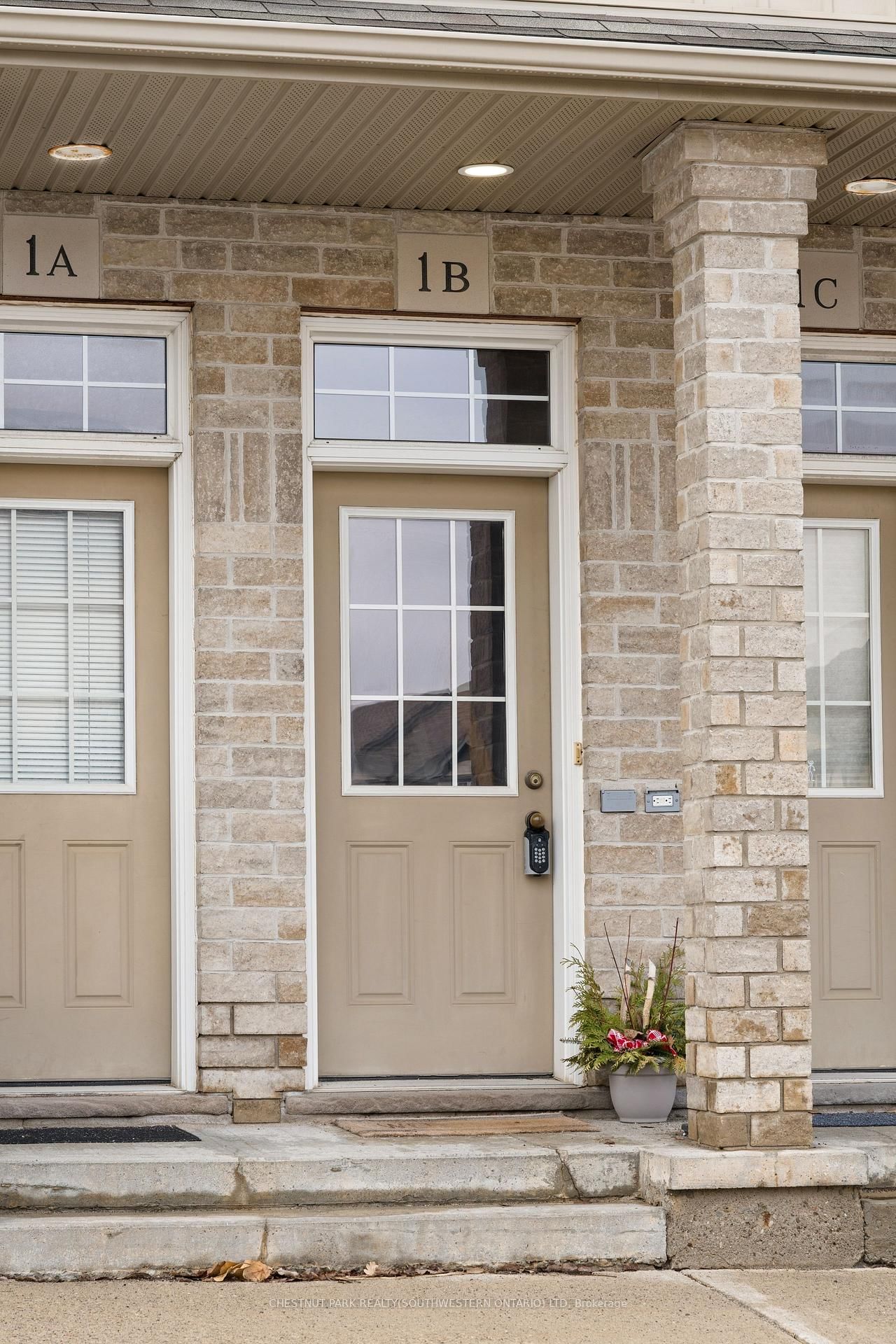 240 Westmeadow Drive, Unit 1B - Photo 3