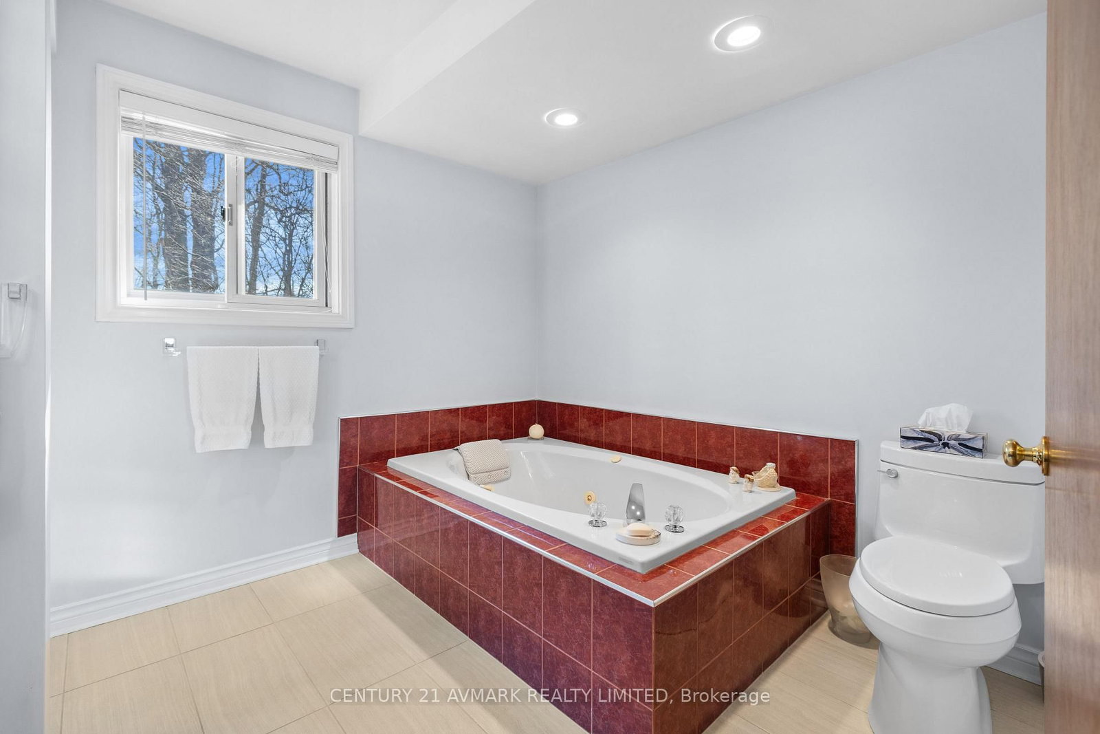 Detached House for sale at 5 Milburn Drive, Pelham, Ontario, L0S 1E4 - Fonthill - MLS: X12994608