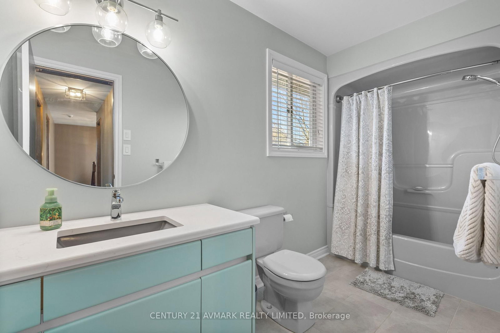 Detached House for sale at 5 Milburn Drive, Pelham, Ontario, L0S 1E4 - Fonthill - MLS: X12994608