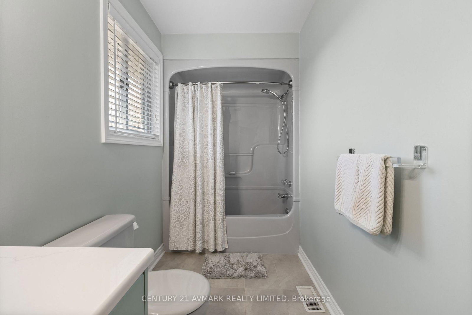 Detached House for sale at 5 Milburn Drive, Pelham, Ontario, L0S 1E4 - Fonthill - MLS: X12994608