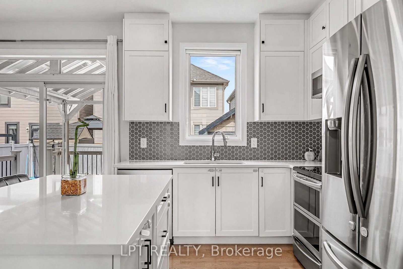 730 Perseus Avenue - Photo 9