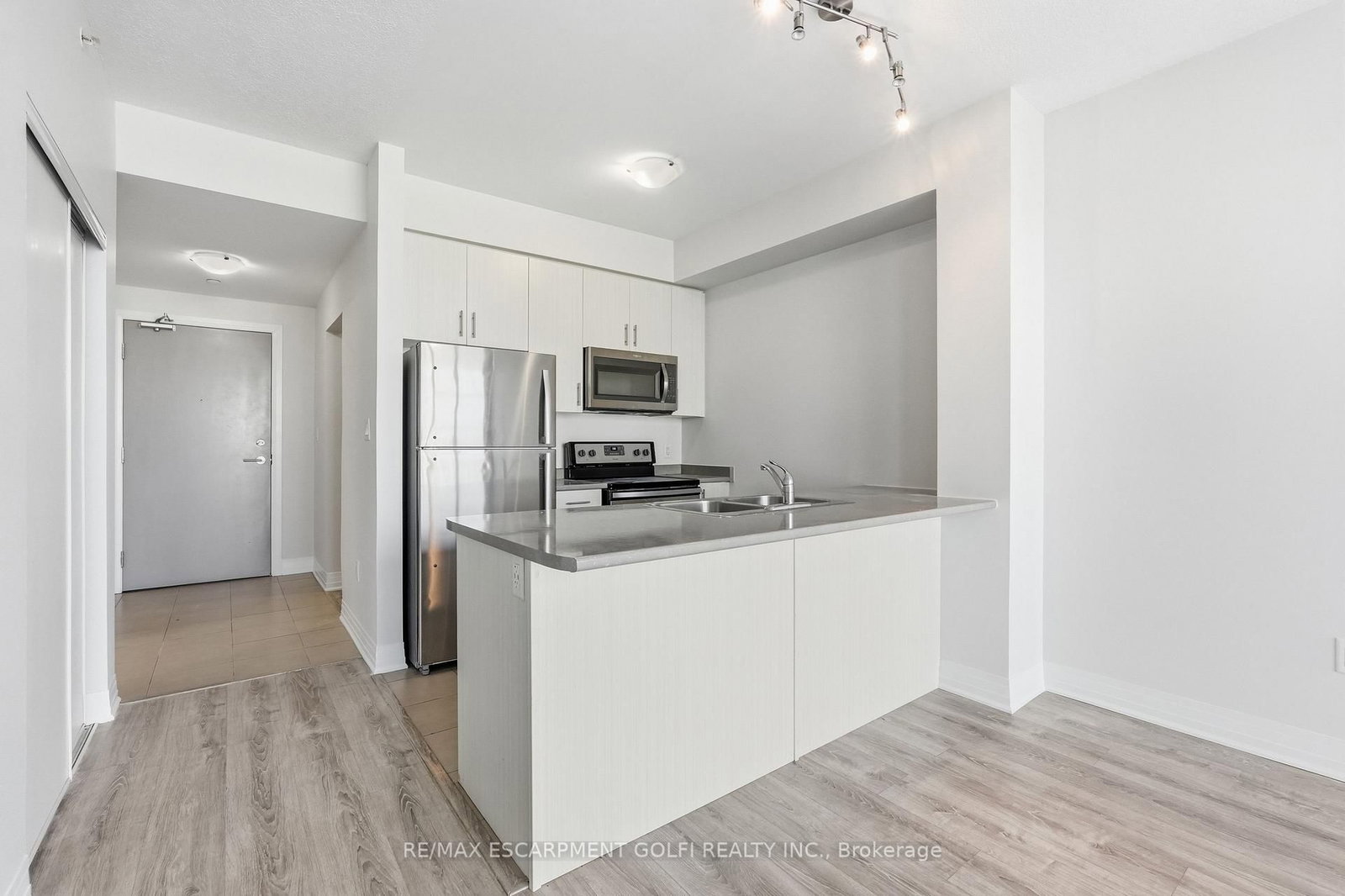 10 Concord Place, Unit 304 - Photo 11