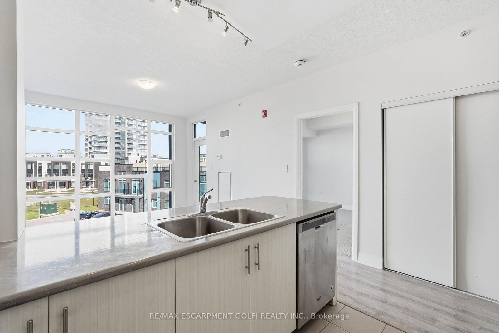 10 Concord Place, Unit 304 - Photo 13