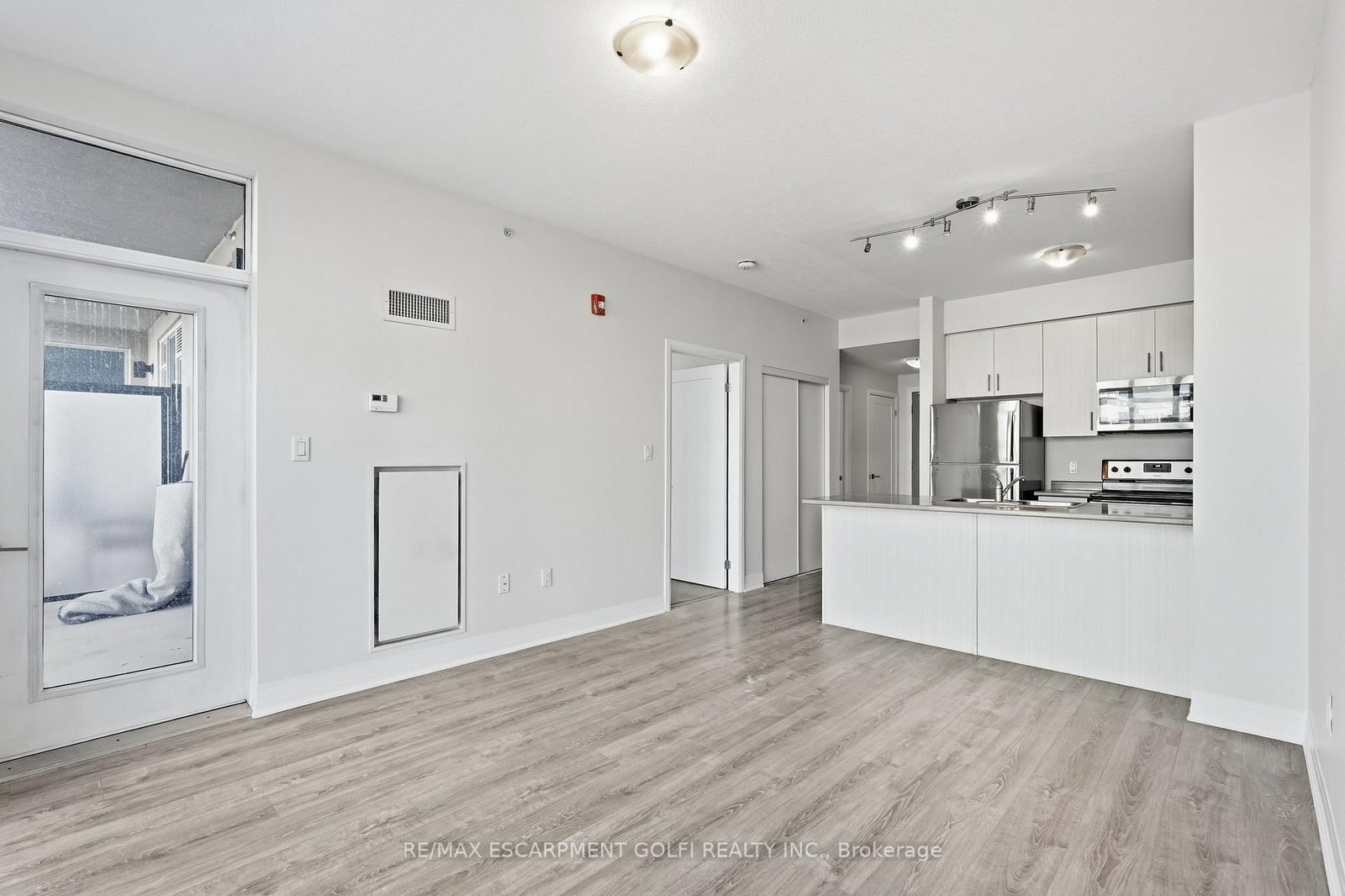 10 Concord Place, Unit 304 - Photo 17