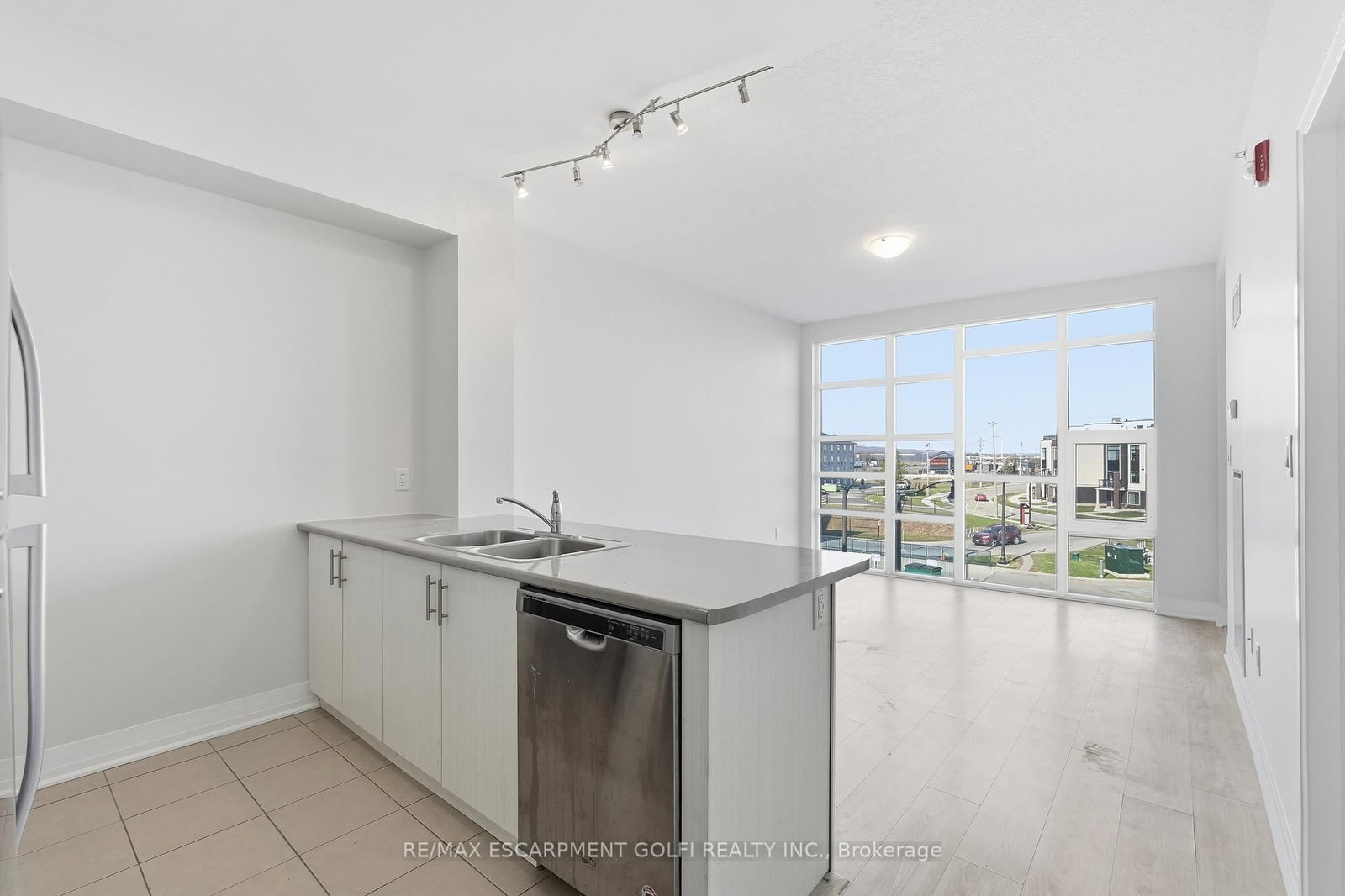 10 Concord Place, Unit 304 - Photo 9