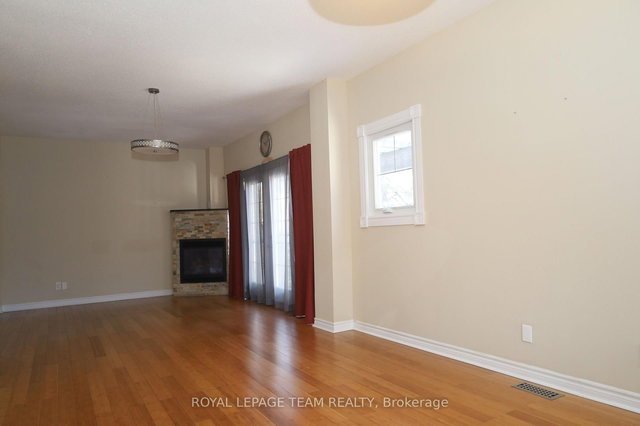 2194 Niagara Drive S