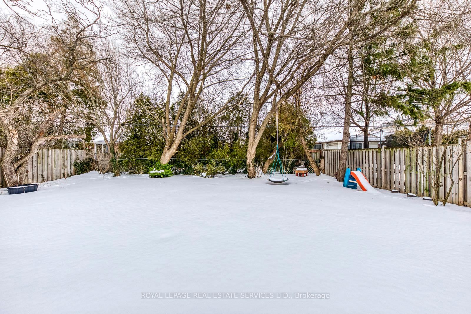 Detached House for sale at 186 Fernwood Crescent, Hamilton, Ontario, L8T 3L4 - Hampton Heights - MLS: X12994912