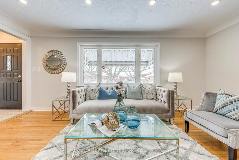 home for lease on 186 Fernwood Crescent