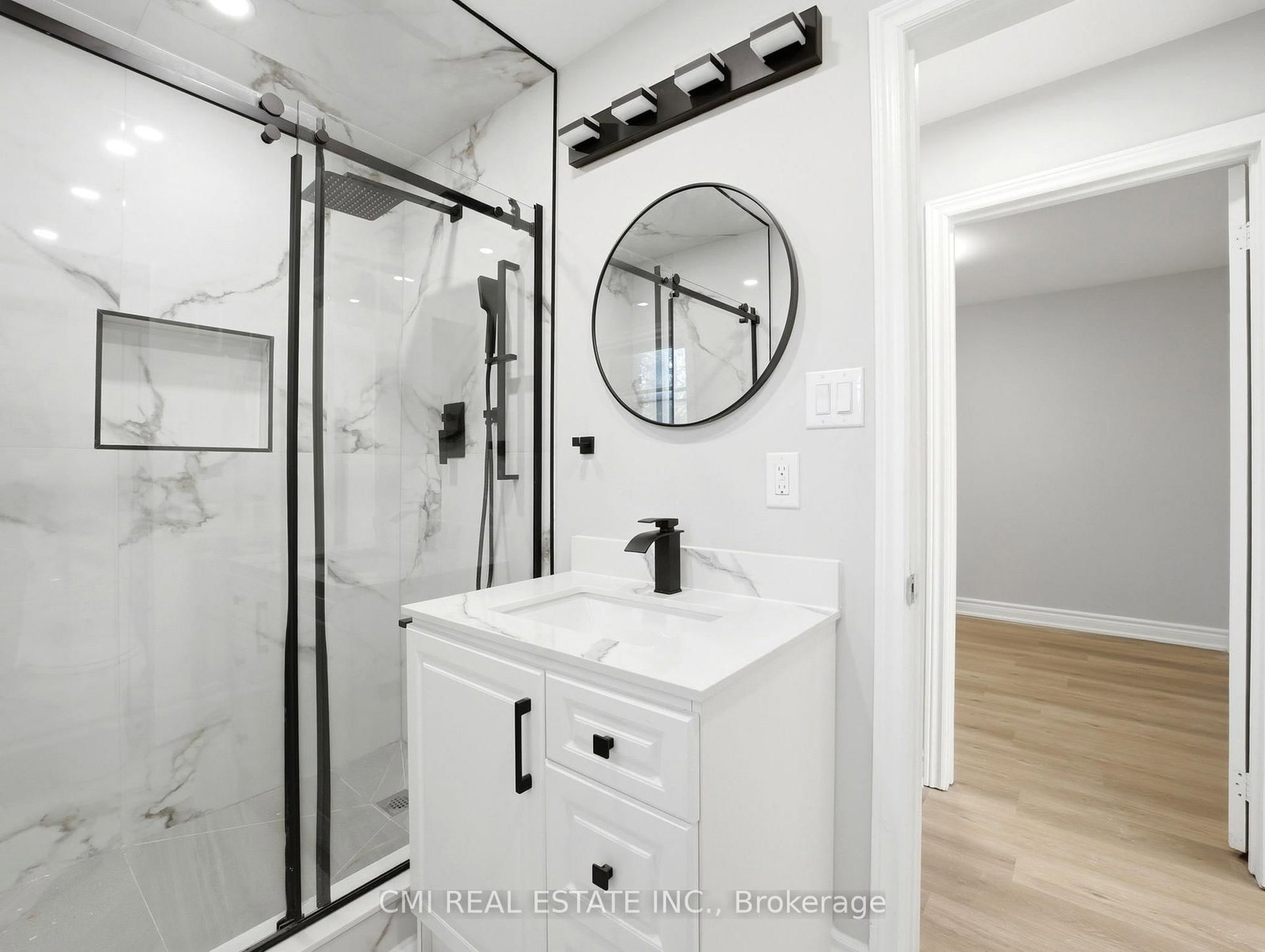 Detached House for sale at 86 Adair Avenue, Hamilton, Ontario, L8K 3S5 - Glenview - MLS: X12994922