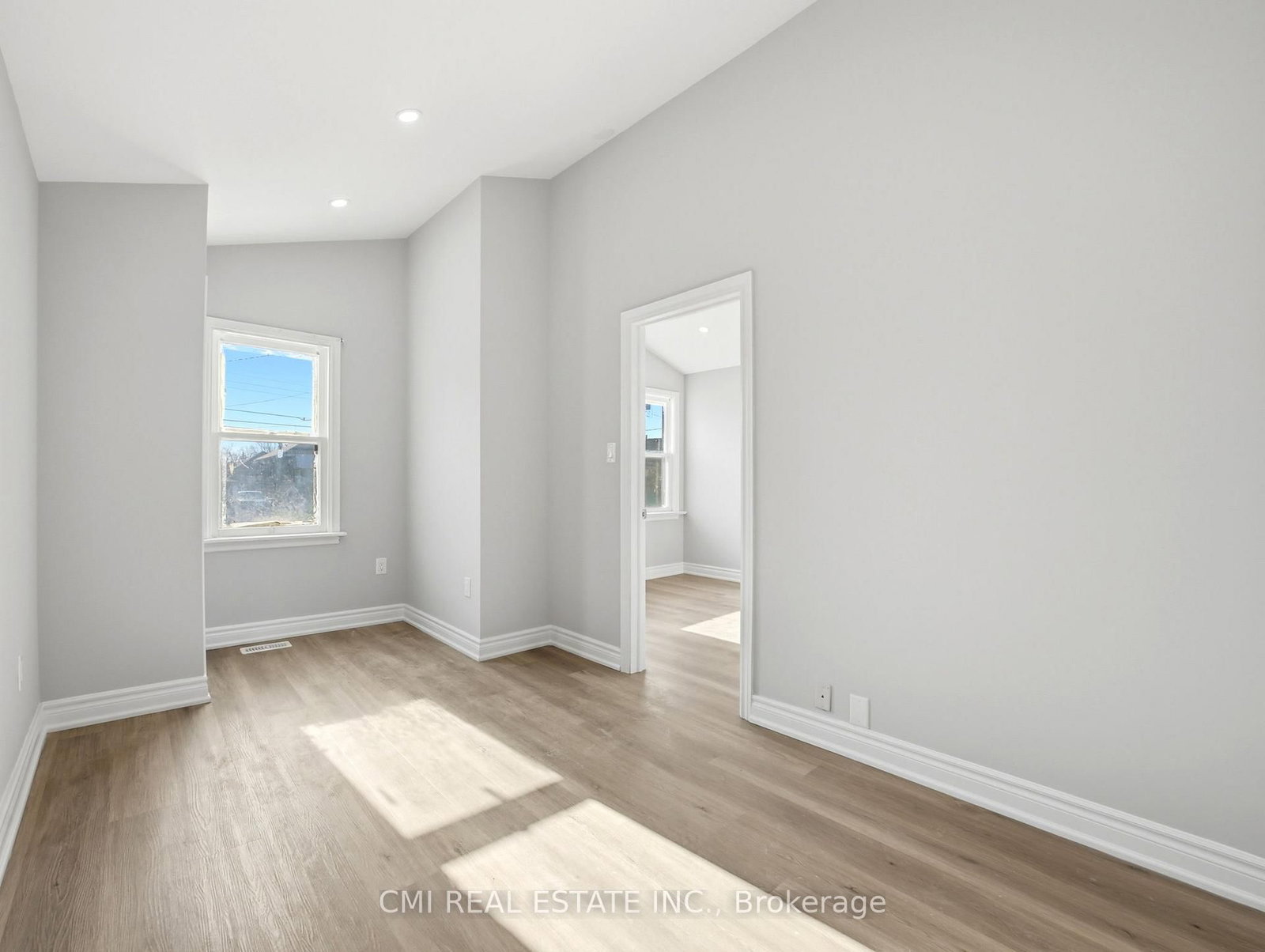 Detached House for sale at 86 Adair Avenue, Hamilton, Ontario, L8K 3S5 - Glenview - MLS: X12994922