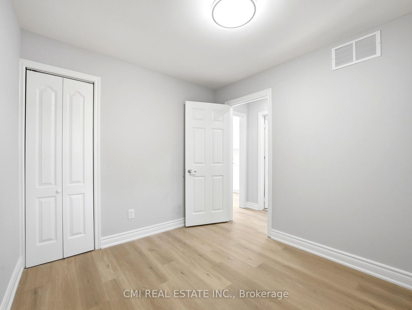 Detached House for sale at 86 Adair Avenue, Hamilton, Ontario, L8K 3S5 - Glenview - MLS: X12994922